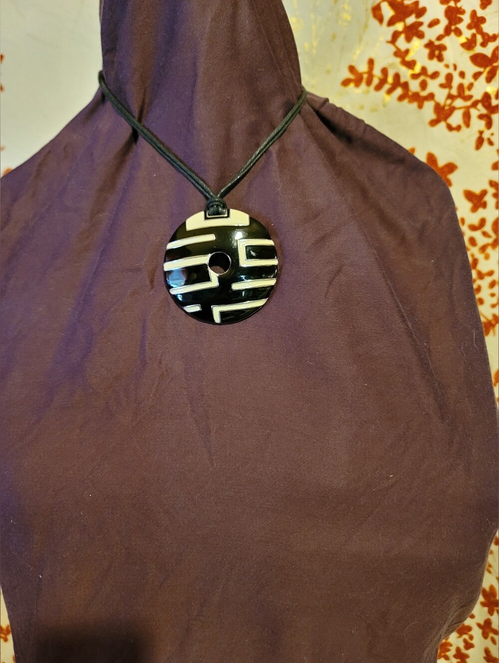 90's Black and Ivory Geometric Round Pendant Choker Necklace On Adjustable Chain